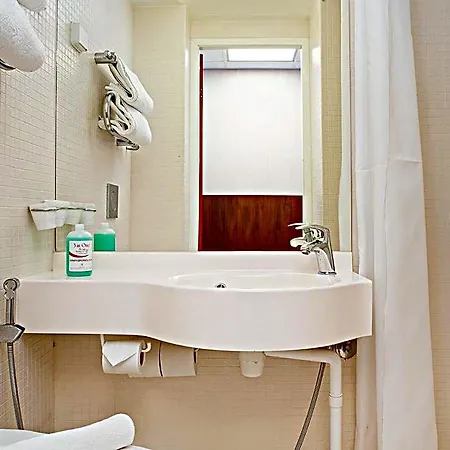 Omena Centre Hotel